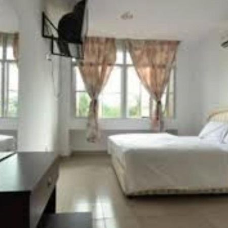 Melawati Ria Hotel Kuala Selangor Exterior foto
